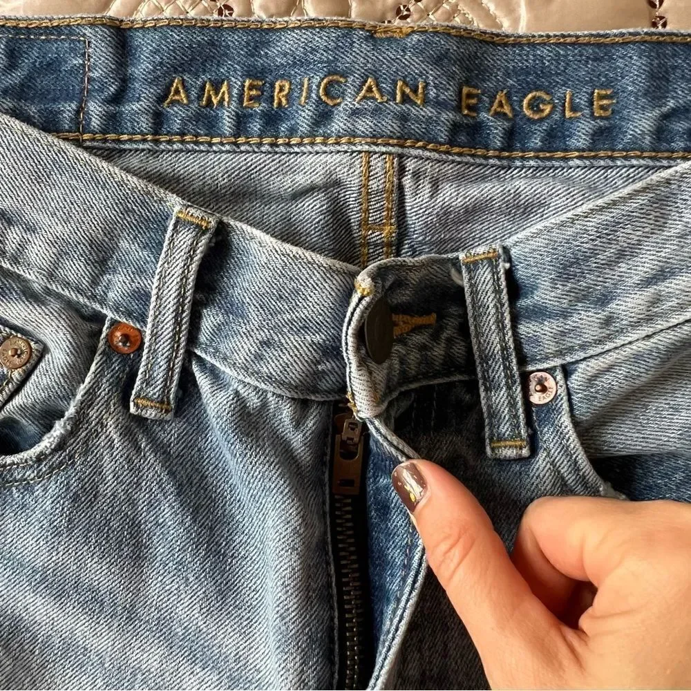 American Eagle Men’s Slim Straight Light Wash Distressed Jeans Size 28x30